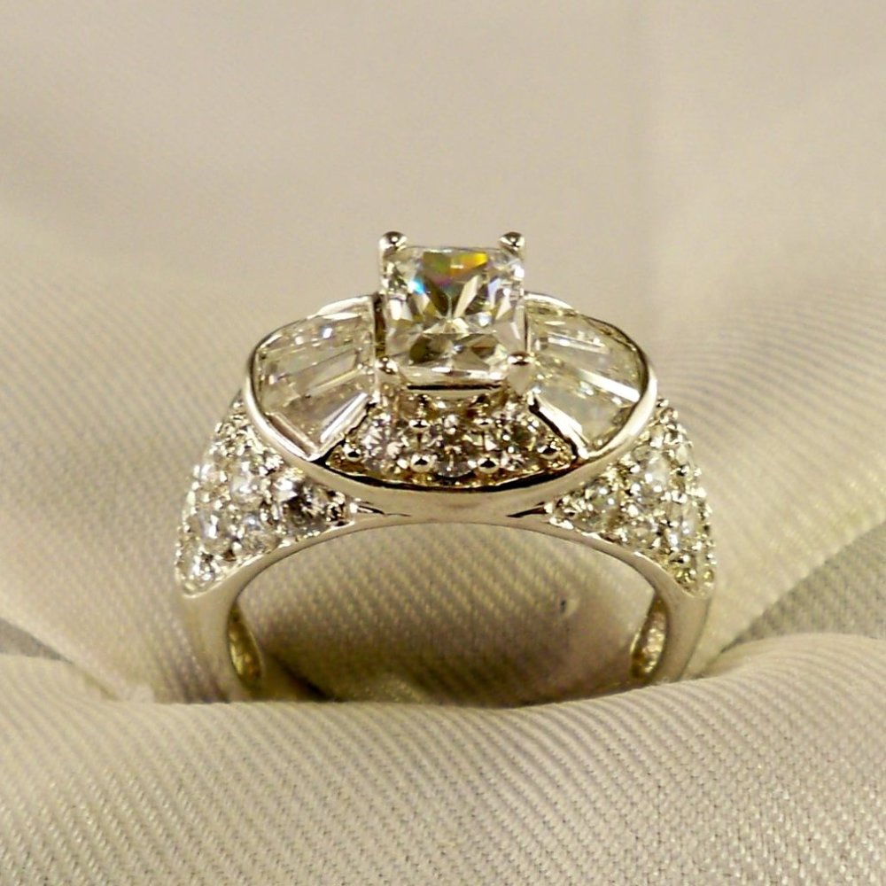 NEW Victoria Wieck *Cubic Zirconias Silver Vintage Ring